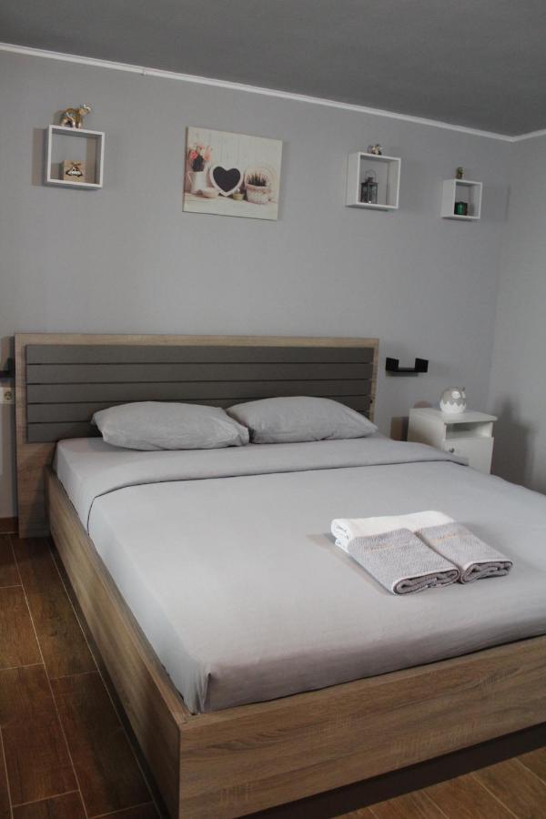 Apartman Daca Podgorica Buitenkant foto