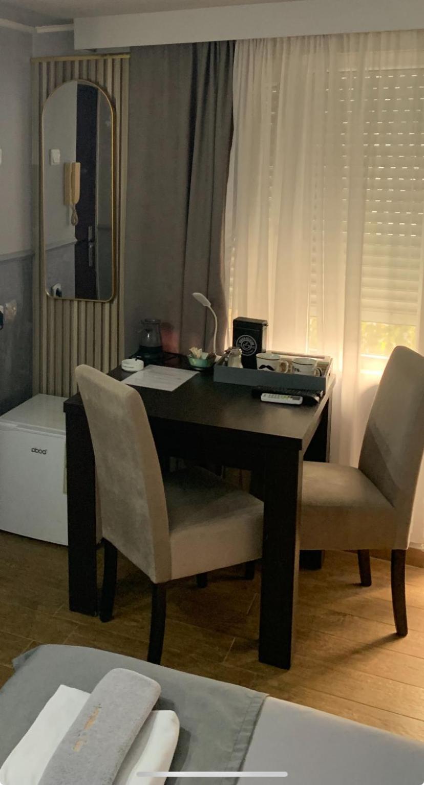 Apartman Daca Podgorica Buitenkant foto